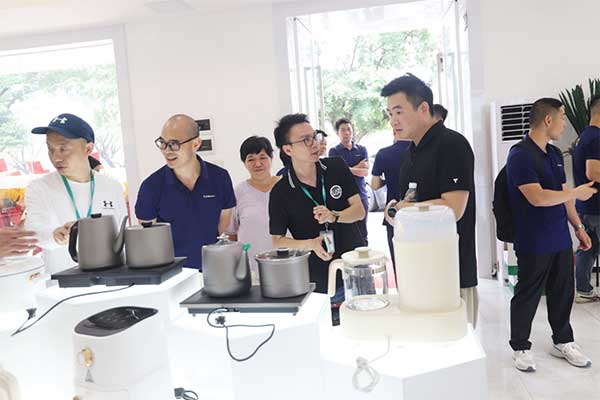 康寶一口氣推出十款“集成浴室柜”，構建全場景健康生態鏈